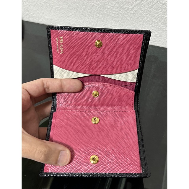 PRADA(プラダ)のPRADA1MH204サフィアーノマルチカラー二つ折りミニ財布 レディースのファッション小物(財布)の商品写真