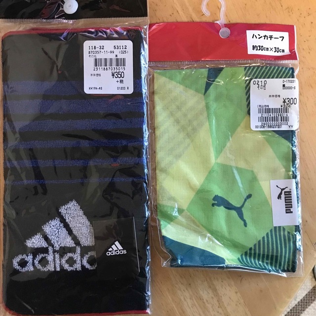 adidas(アディダス)のハンカチ2枚　adidas・PUMA キッズ/ベビー/マタニティのこども用ファッション小物(その他)の商品写真