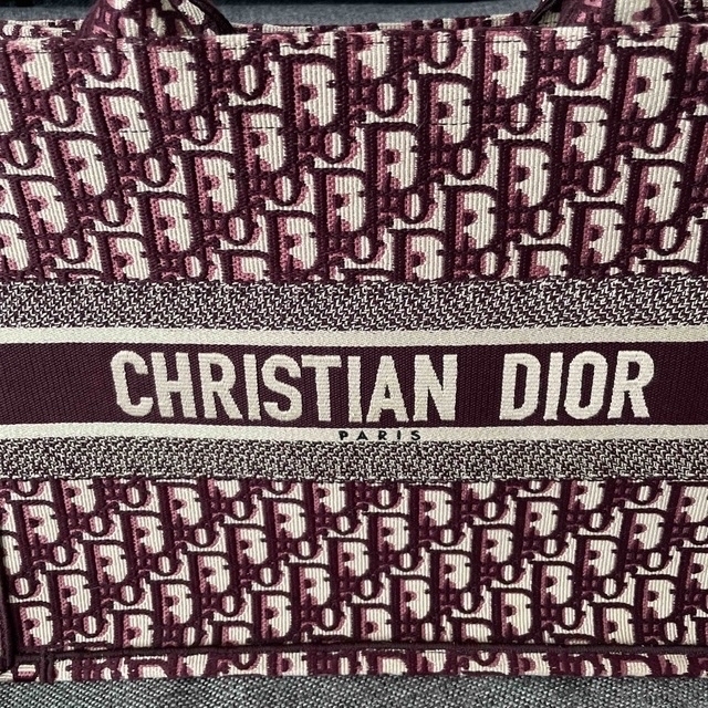 Christian Dior(クリスチャンディオール)のDIOR BOOK TOTE ミディアムバッグ　ブックトート  レディースのバッグ(トートバッグ)の商品写真