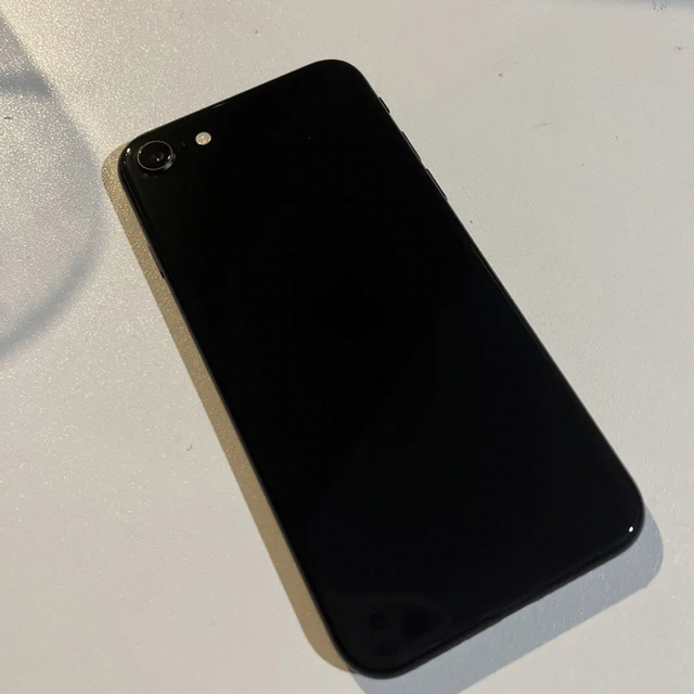 iPhoneSE 第二世代 ブラック 128 SIMフリーの通販 by nico's shop｜ラクマ