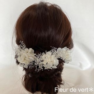 【1】髪飾り 白色 プリザーブドフラワー  アジサイ かすみ草(ヘアアクセサリー)