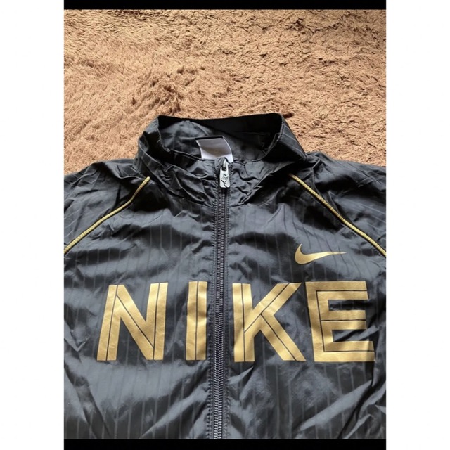 NIKE ナイキ　ナイロンジャケット　ウインドブレーカー レディースのジャケット/アウター(ナイロンジャケット)の商品写真