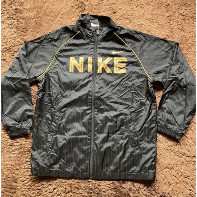 NIKE ナイキ　ナイロンジャケット　ウインドブレーカー レディースのジャケット/アウター(ナイロンジャケット)の商品写真