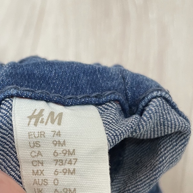 H&M(エイチアンドエム)のH&M エイチアンドエム　デニム　デニムパンツ　70 80 ベビー キッズ/ベビー/マタニティのベビー服(~85cm)(パンツ)の商品写真