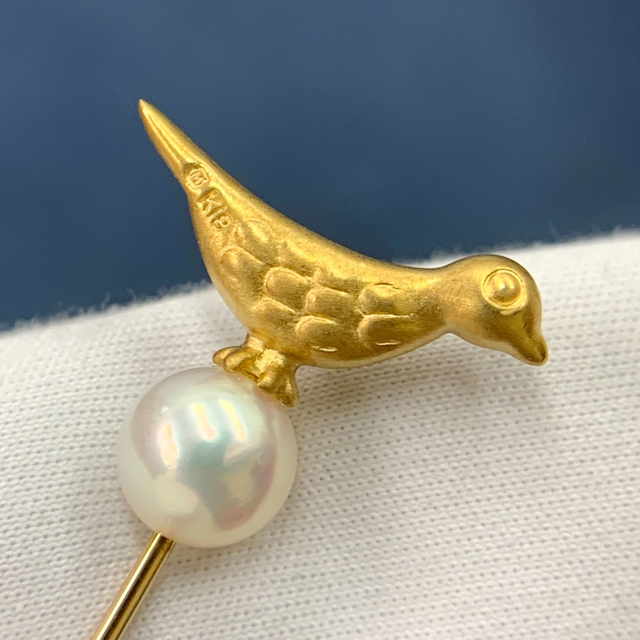 MIKIMOTO(ミキモト)のミキモト　K18YG 鳩　アコヤ真珠　約6.4mm ブローチ レディースのアクセサリー(ブローチ/コサージュ)の商品写真