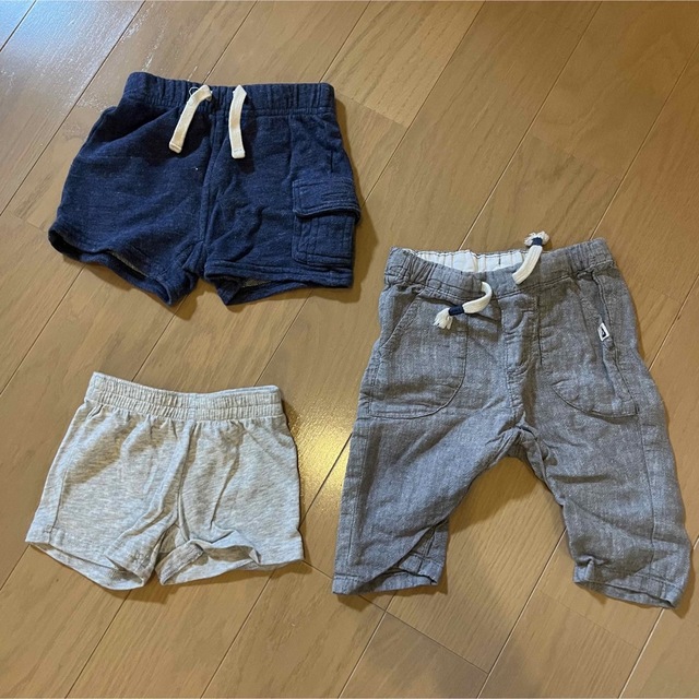 babyGAP(ベビーギャップ)の半袖ロンパース　夏ベビー服　14点　まとめ売り　　男の子　海パン　ズボン　など キッズ/ベビー/マタニティのベビー服(~85cm)(ロンパース)の商品写真