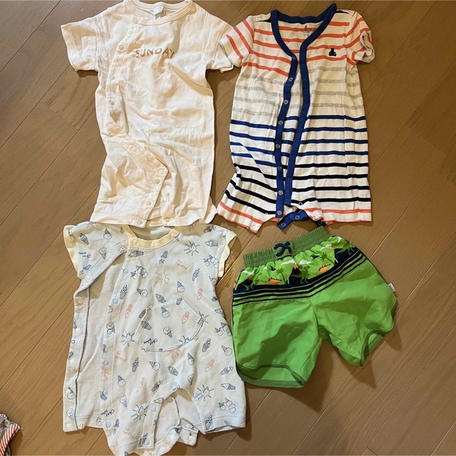 babyGAP(ベビーギャップ)の半袖ロンパース　夏ベビー服　14点　まとめ売り　　男の子　海パン　ズボン　など キッズ/ベビー/マタニティのベビー服(~85cm)(ロンパース)の商品写真