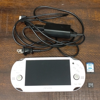 プレイステーションヴィータ(PlayStation Vita)のPlayStation Vita PCH-1100 ホワイト本体 おまけ付(携帯用ゲーム機本体)