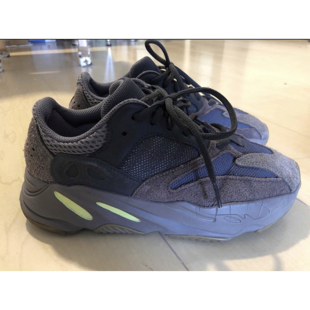 YEEZY（adidas）(イージー)のYEEZY BOOST 700 WAVE RUNNER DARK GREY メンズの靴/シューズ(スニーカー)の商品写真