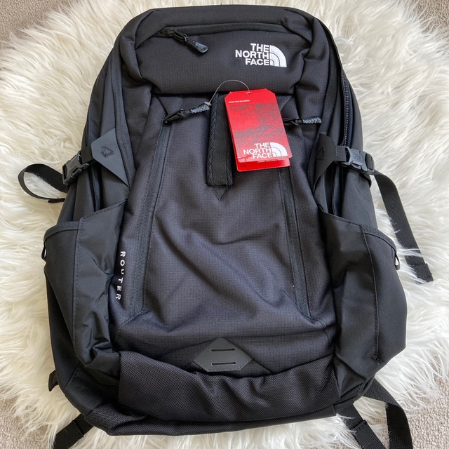 THE NORTH FACE(ザノースフェイス)の新品　ザノースフェイス　router バックパック　ブラック メンズのバッグ(バッグパック/リュック)の商品写真