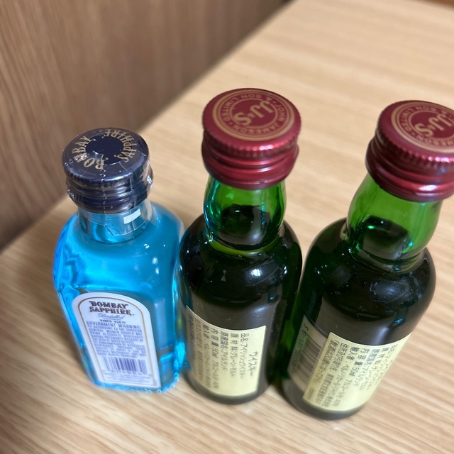 ミニボトル ミニチュア ジン、ウイスキー 4本セットの通販 by ミニボトル ミニチュア ジン、ウイスキー 4本セットの通販 by