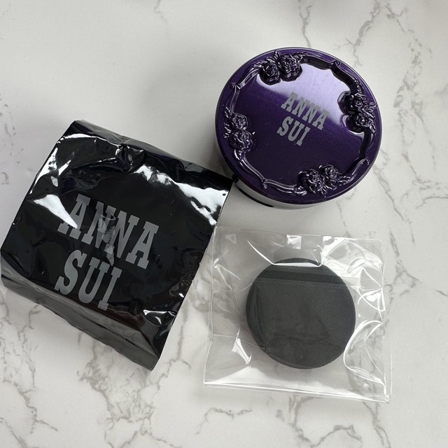 ANNA SUI(アナスイ)のアナスイ イルミネイティング クッションコンパクト01 コスメ/美容のベースメイク/化粧品(化粧下地)の商品写真