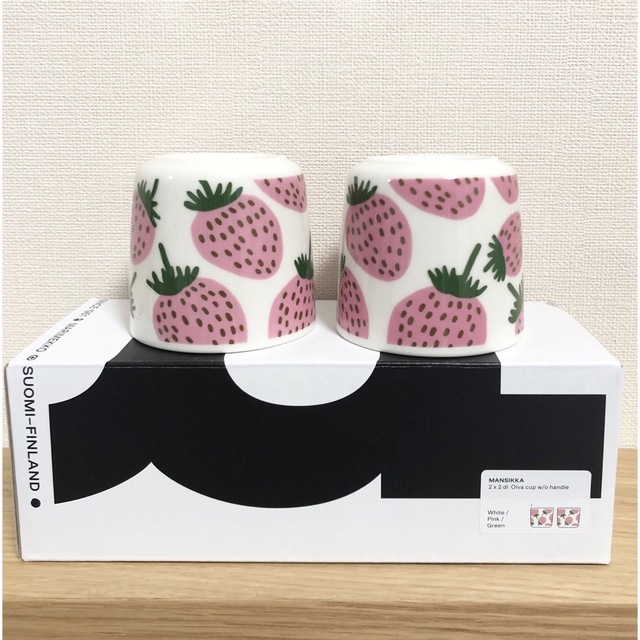 marimekko(マリメッコ)のマリメッコ 【marimekko】ラテマグ🍓マンシッカ・いちご柄・ストロベリー インテリア/住まい/日用品のキッチン/食器(グラス/カップ)の商品写真