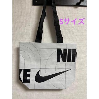 ナイキ(NIKE)の【韓国限定✴️】NIKE ナイキ　ショップ袋　エコバッグ　Ｓ(トートバッグ)