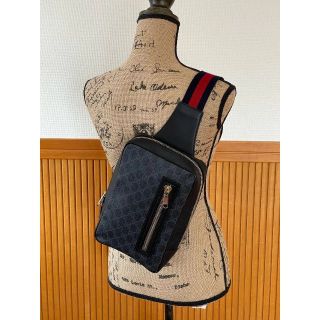 Gucci - GUCCI グッチ ソフト GGスプリーム スリングバックパック
