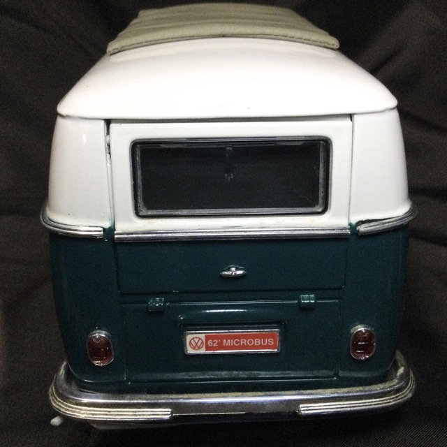 VOLKSWAGEN MICROBUS 1962 1/18 VW マイクロバス - ミニカー