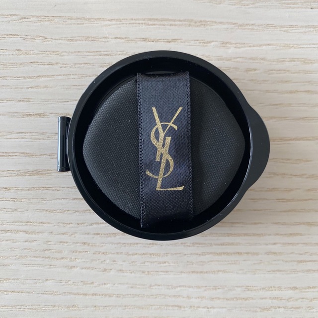 Yves Saint Laurent(イヴサンローラン)のYSL ラディアントタッチグロウパクトBR10　レフィル コスメ/美容のベースメイク/化粧品(ファンデーション)の商品写真