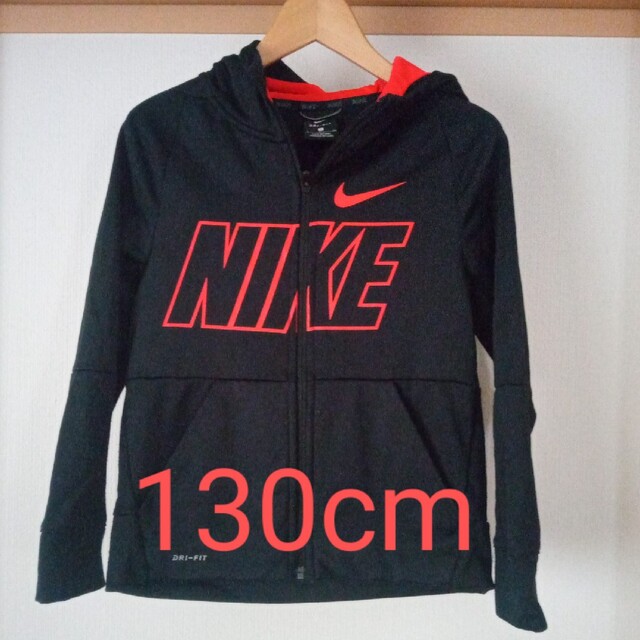 NIKE(ナイキ)のナイキ　パーカー　130 キッズ/ベビー/マタニティのキッズ服男の子用(90cm~)(ジャケット/上着)の商品写真