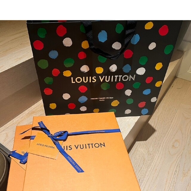 LOUIS VUITTON(ルイヴィトン)のルイ・ヴィトン × 草間彌生☆LV × YK カレ90 パンプキン スカーフ レディースのファッション小物(バンダナ/スカーフ)の商品写真