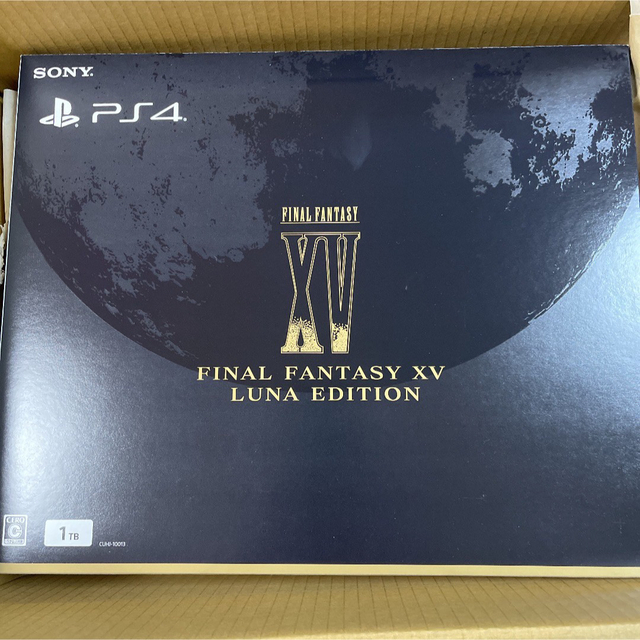 ps4　本体　FINAL FANTASY XV LUNA EDITION 1TB