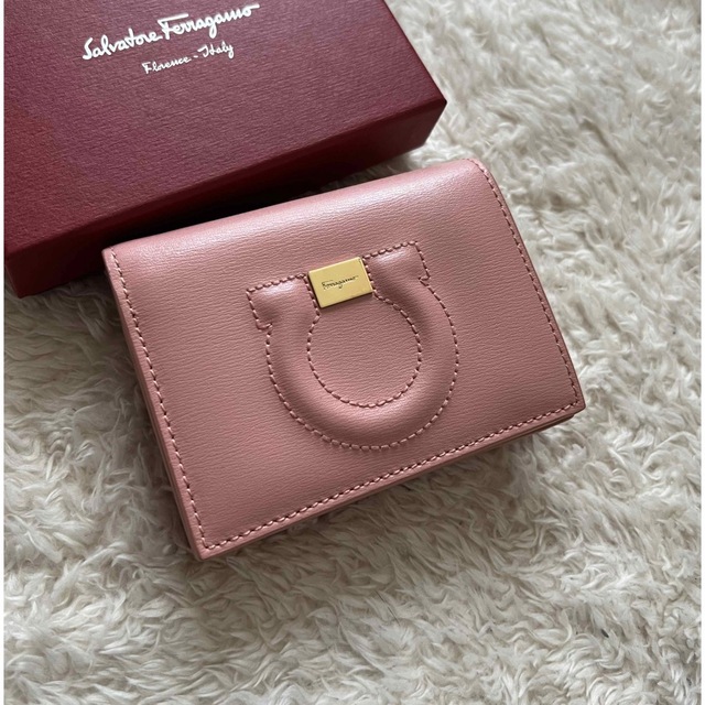 Salvatore Ferragamo(サルヴァトーレフェラガモ)の極上美品 Ferragamo サルヴァトーレフェラガモ  2つ折り財布 レディースのファッション小物(財布)の商品写真