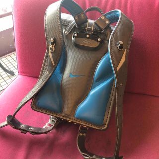 NIKE(ランドセル ・ シルバー/銀色系)のフリマアイテム一覧 NIKE(ランドセル ・ シルバー/銀色系)のフリマアイテム一覧
