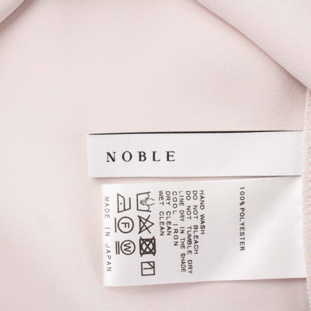 Noble(ノーブル)のNOBLE ブラウス シャツ ノースリーブ Vネック F ベージュ レディースのトップス(シャツ/ブラウス(半袖/袖なし))の商品写真
