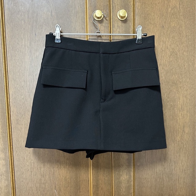 ZARA(ザラ)のZARA黒のインナーパンツ付きミニスカート レディースのスカート(ミニスカート)の商品写真