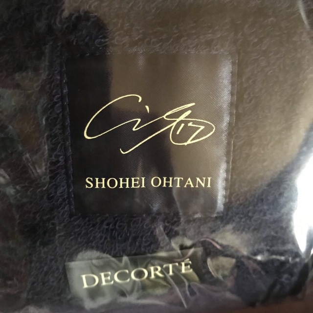 COSME DECORTE(コスメデコルテ)の大谷翔平 フェイスタオル ネイビー 今治タオル ノベルティー DECORTE エンタメ/ホビーのタレントグッズ(スポーツ選手)の商品写真