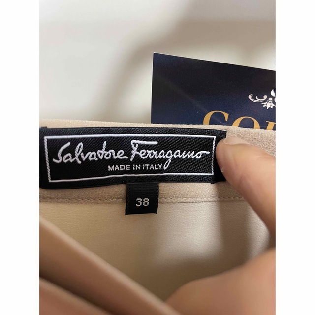 Salvatore Ferragamo(サルヴァトーレフェラガモ)のスカート レディースのスカート(ひざ丈スカート)の商品写真