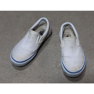 ヴァンズ(VANS)のVANSバンズ/スリッポン/スニーカー/37/23.5cm/ホワイト(スニーカー)