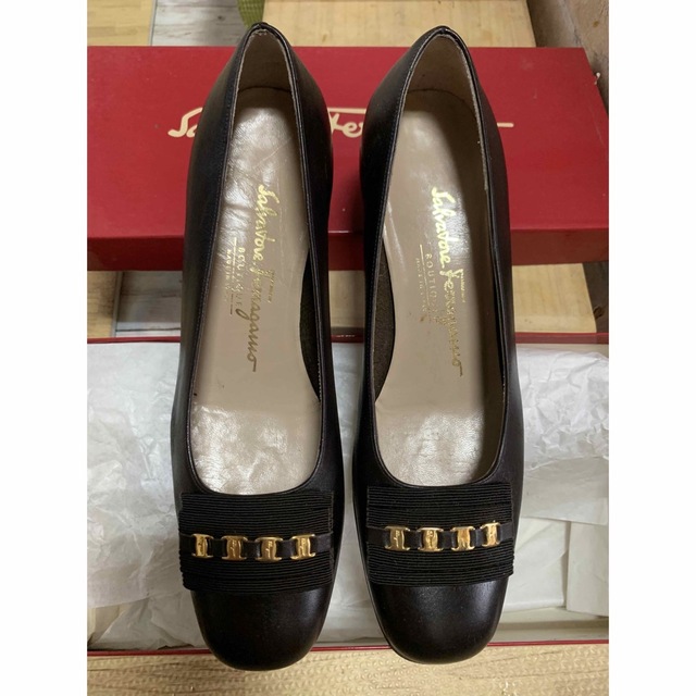 Ferragamoパンプス 23.5cm ヒール4cm ダークブラウン - ハイヒール ...