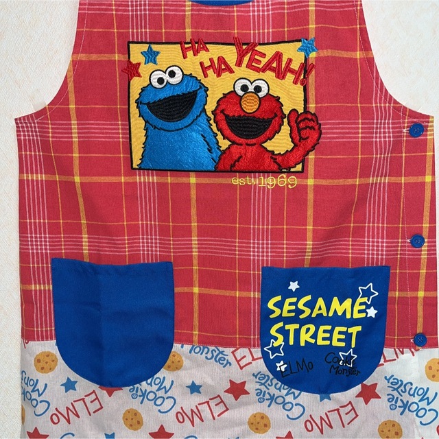 SESAME STREET 【送料込】????セサミストリート エプロン M〜L 新品 保育園 保育士⭐️の通販 by kuma｜セサミストリート ならラクマ