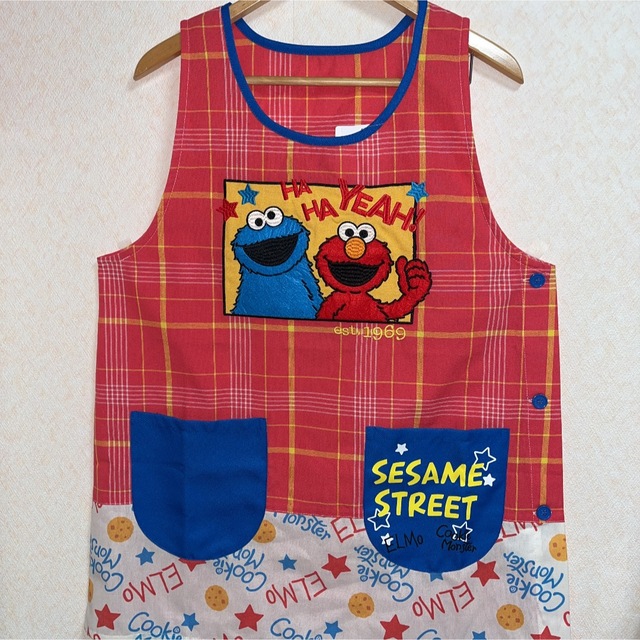 SESAME STREET(セサミストリート)の【送料込】💛セサミストリート エプロン M〜L 新品 保育園 保育士⭐️ インテリア/住まい/日用品のインテリア/住まい/日用品 その他(その他)の商品写真