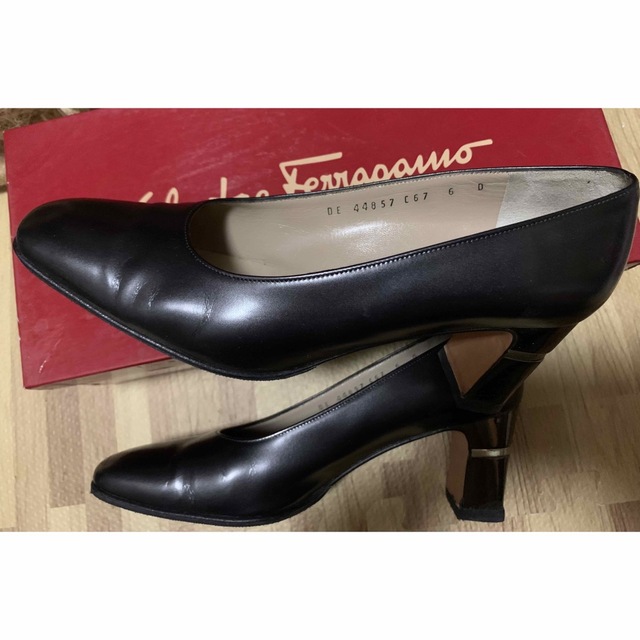 Salvatore Ferragamo(サルヴァトーレフェラガモ)のFerragamo パンプス 黒23.5cm ヒール7cm レディースの靴/シューズ(ハイヒール/パンプス)の商品写真
