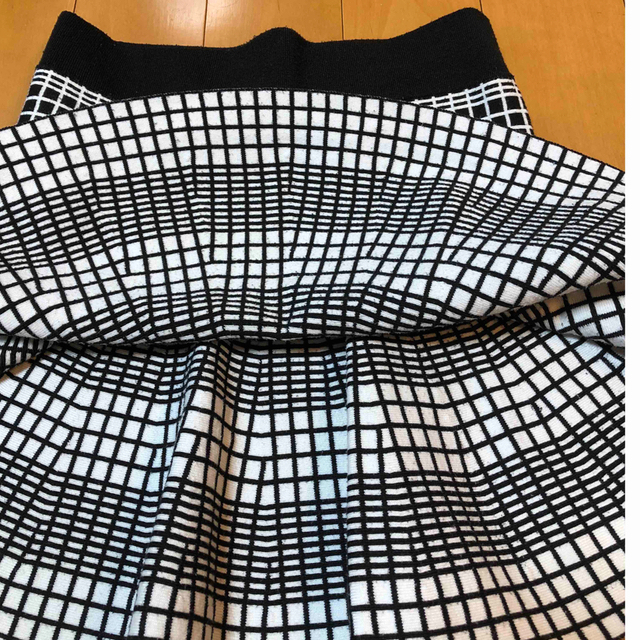 FOREVER 21(フォーエバートゥエンティーワン)のForever21/フォーエバー21 フレアーミニスカート　四角模様　Sサイズ レディースのスカート(ミニスカート)の商品写真