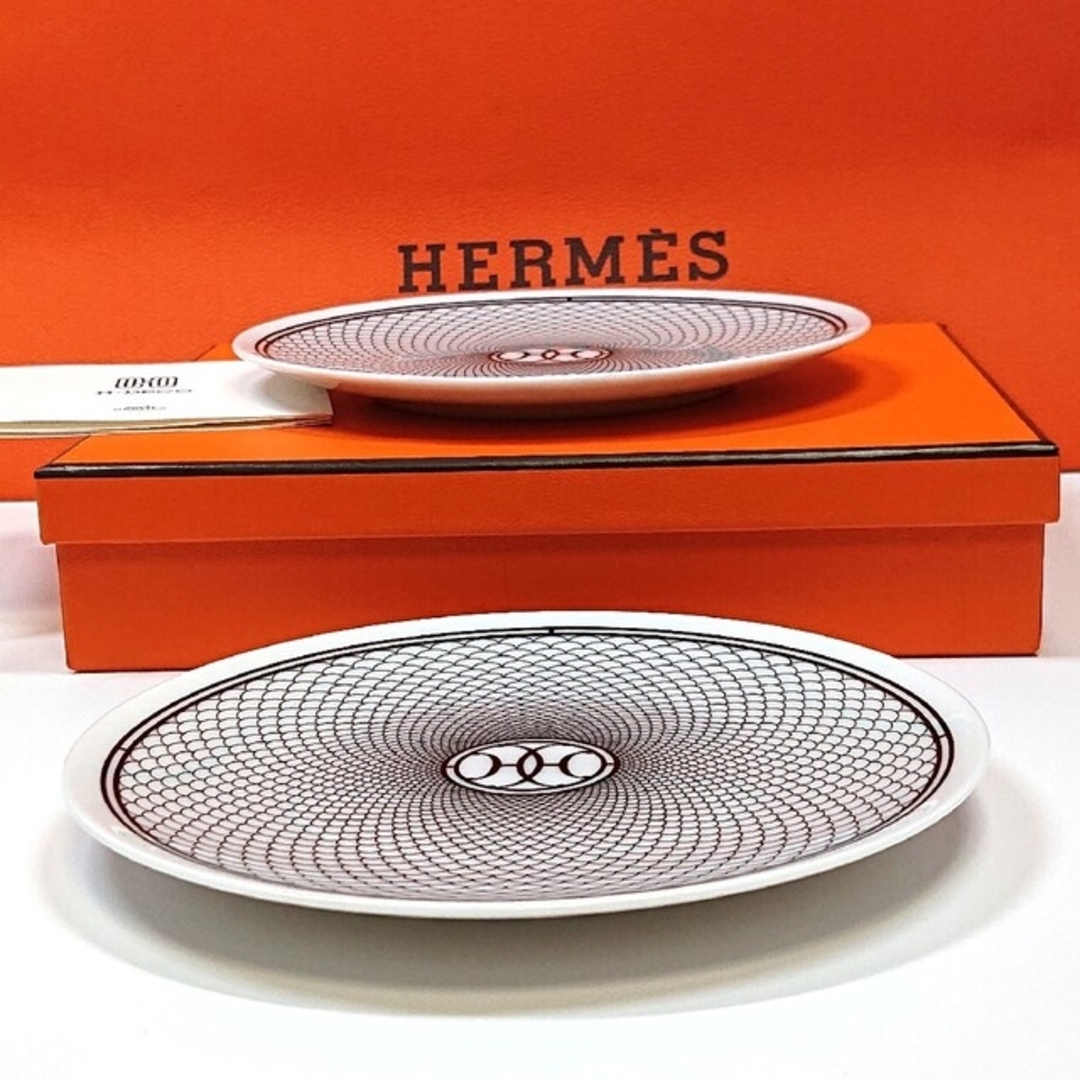 Hermes(エルメス)のエルメス H アッシュデコ パンプレート 白&黒 (14cm) × 2枚！ インテリア/住まい/日用品のキッチン/食器(食器)の商品写真