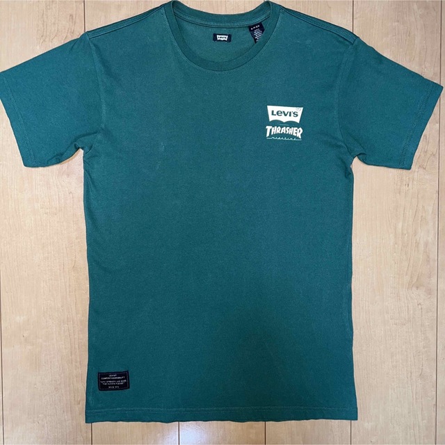 THRASHER(スラッシャー)のTHRASHER×Levi'sコラボTシャツSPITFIR SANTA CRUZ メンズのトップス(Tシャツ/カットソー(半袖/袖なし))の商品写真