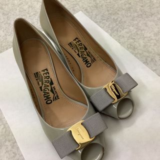 サルヴァトーレフェラガモ(Salvatore Ferragamo)のフェラガモ  ヴァラ　美品ですが訳ありです(ハイヒール/パンプス)