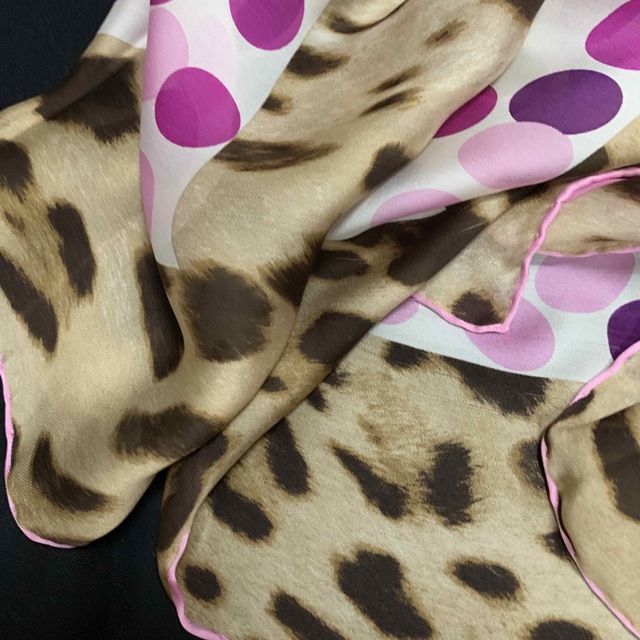 DOLCE&GABBANA(ドルチェアンドガッバーナ)のドルチェアンドガッバーナ　スカーフ　水玉　ピンク　絹100% レディースのファッション小物(バンダナ/スカーフ)の商品写真