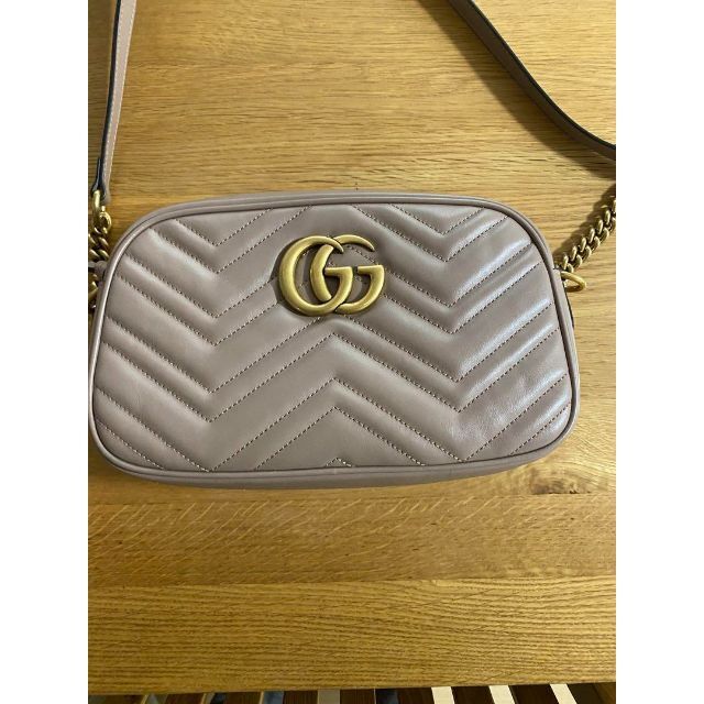 Gucci GGマーモントキルティングスモールショルダーバッグ