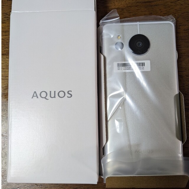 ANDROID(アンドロイド)のSHARP AQUOS sense7 plus A208SH シルバー スマホ/家電/カメラのスマートフォン/携帯電話(スマートフォン本体)の商品写真