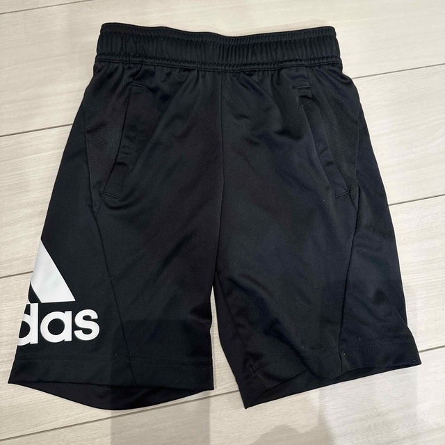 adidas(アディダス)のadidas パンツ 110 キッズ/ベビー/マタニティのキッズ服男の子用(90cm~)(パンツ/スパッツ)の商品写真