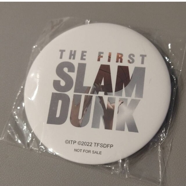 台湾 スラムダンク 劇場版 特典 SLAM DUNK LOGO 缶バッジ レア物 エンタメ/ホビーのアニメグッズ(バッジ/ピンバッジ)の商品写真