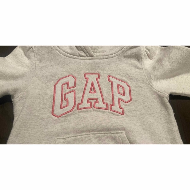 GAP Kids(ギャップキッズ)のGAP パーカー95cm キッズ/ベビー/マタニティのキッズ服女の子用(90cm~)(Tシャツ/カットソー)の商品写真