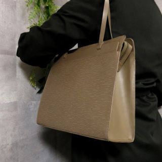 LOUIS VUITTON - 【美品】LOUIS VUITTON エピ クロワゼットグレイン