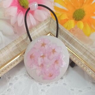 くるみボタン ヘアゴム 折り紙の桜(ヘアアクセサリー)