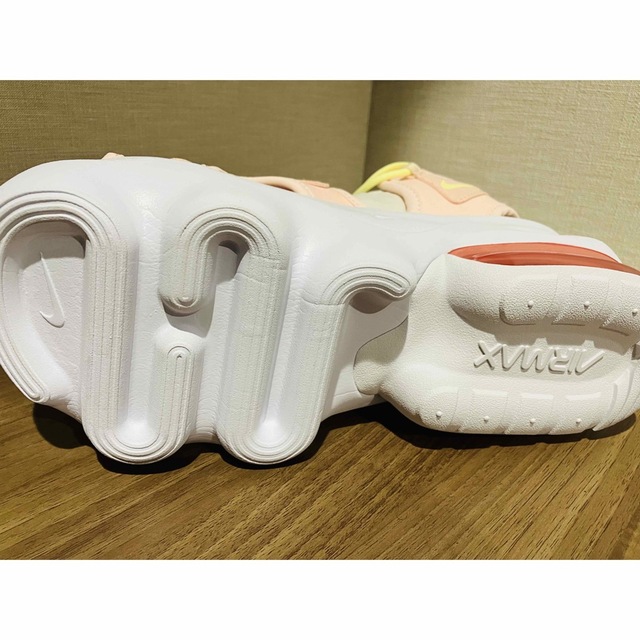 NIKE(ナイキ)のNIKE エアマックスココ　新品　未使用　ナイキ　25cm レディースの靴/シューズ(サンダル)の商品写真