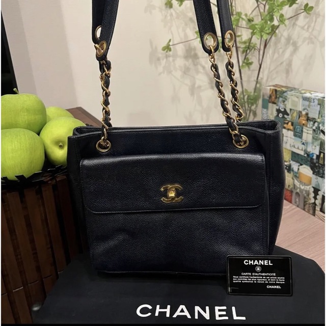 ほぼ新品同様の商品A【即配送】CHANEL キャビアスキン　背面でかココ　ネイビー　シール有　G金具