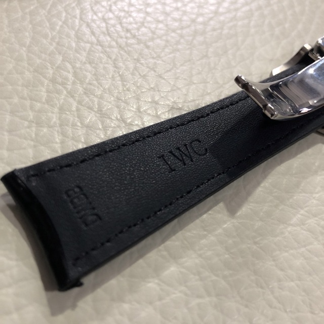 IWC(インターナショナルウォッチカンパニー)の未使用 IWC用 ストラップとDバックルのセット 22mm ブラック メンズの時計(レザーベルト)の商品写真